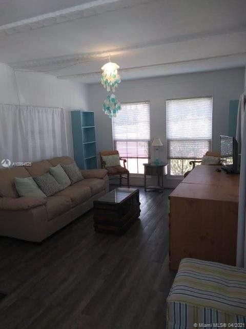 Vendido Recientemente: $86,900 (2 camas, 1 baños, 768 Pies cuadrados)