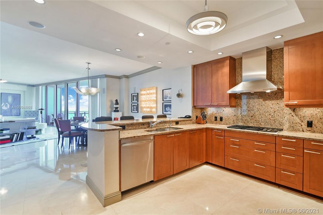 Recently Sold: $4,250,000 (3 beds, 3 baths, 3120 Square Feet)