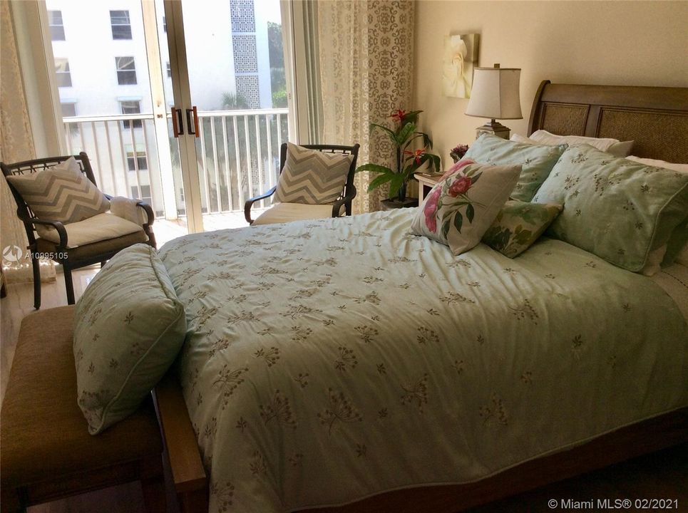 Vendido Recientemente: $375,000 (2 camas, 2 baños, 1085 Pies cuadrados)