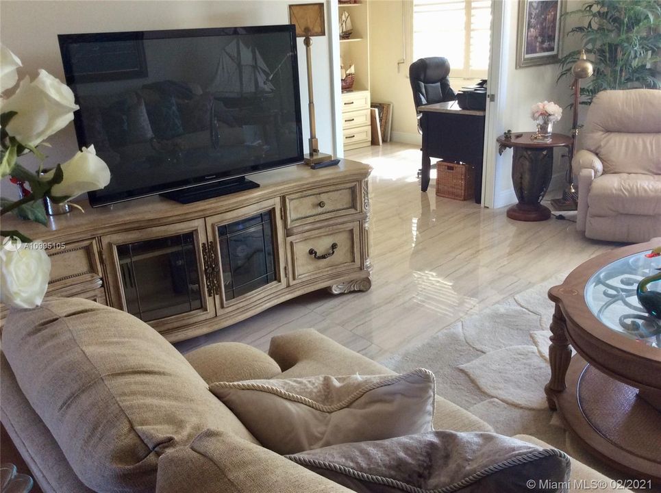 Vendido Recientemente: $375,000 (2 camas, 2 baños, 1085 Pies cuadrados)