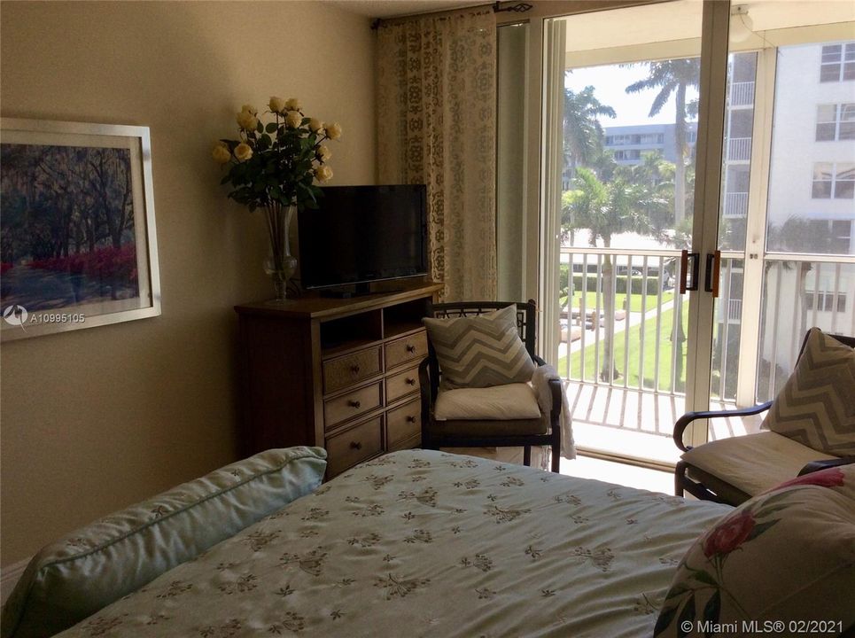 Vendido Recientemente: $375,000 (2 camas, 2 baños, 1085 Pies cuadrados)