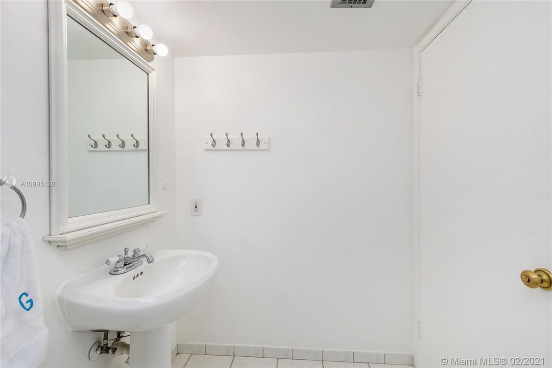 最近租的: $4,650 (3 贝兹, 2 浴室, 1715 平方英尺)