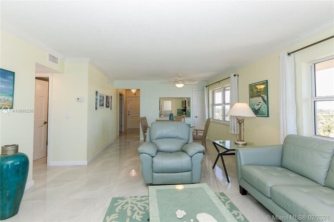 Recently Sold: $450,000 (2 beds, 2 baths, 975 Square Feet)