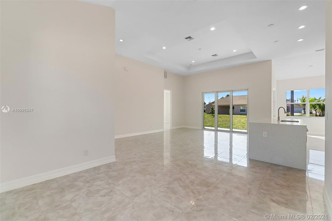 Недавно продано: $305,000 (3 спален, 2 ванн, 1819 Квадратных фут)