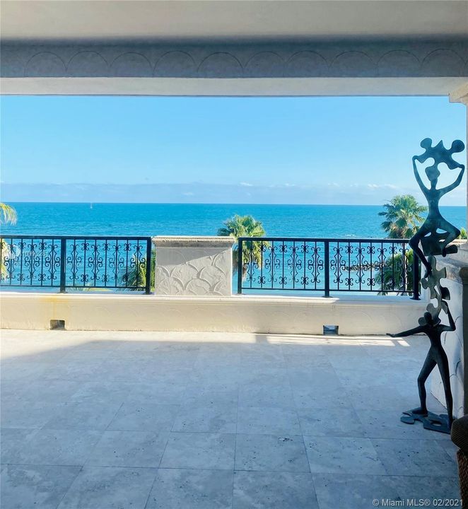 Recently Sold: $2,999,000 (2 beds, 2 baths, 2420 Square Feet)
