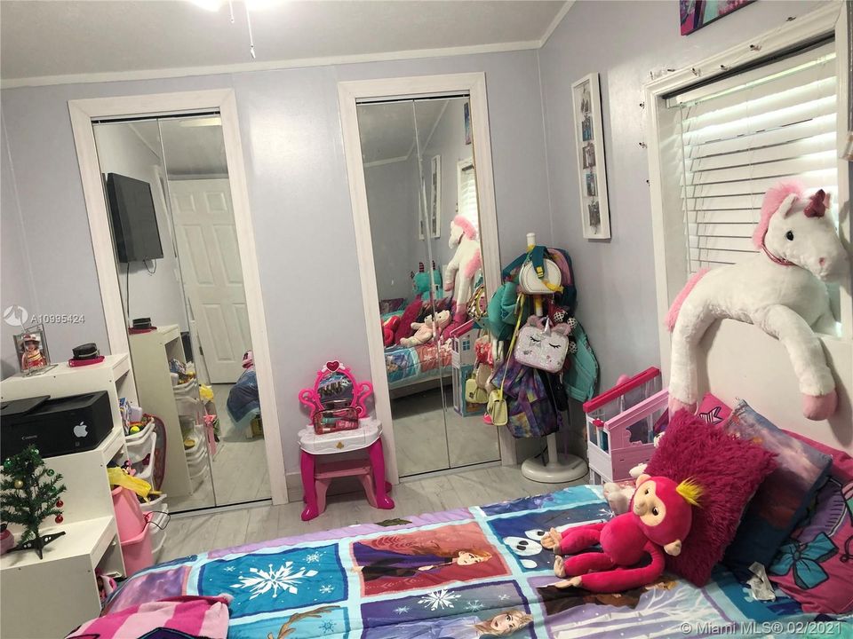 Недавно продано: $75,000 (3 спален, 2 ванн, 1024 Квадратных фут)