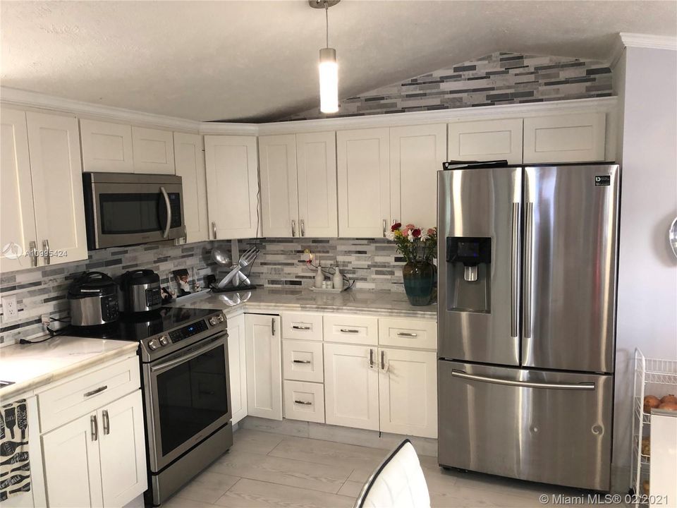 Недавно продано: $75,000 (3 спален, 2 ванн, 1024 Квадратных фут)