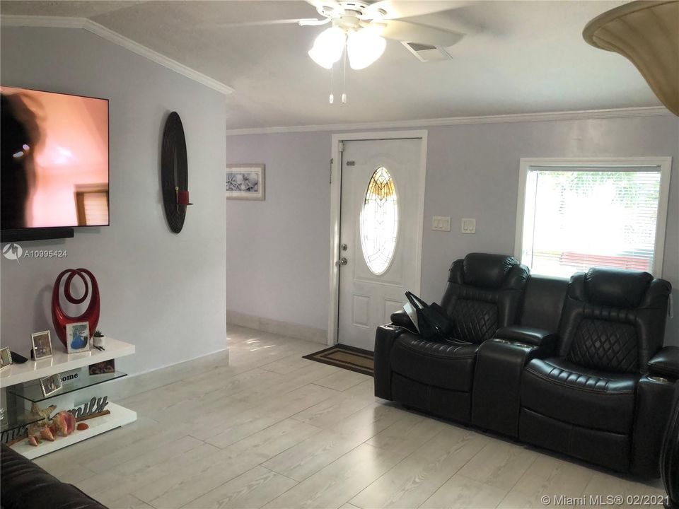 Недавно продано: $75,000 (3 спален, 2 ванн, 1024 Квадратных фут)