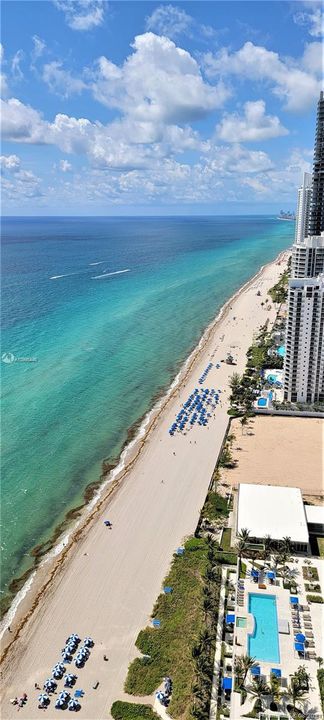 Recently Sold: $5,550,000 (4 beds, 5 baths, 3296 Square Feet)