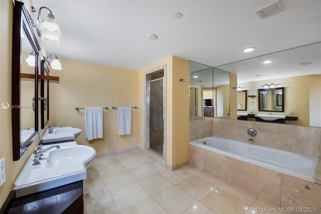 Недавно продано: $1,250,000 (3 спален, 3 ванн, 3940 Квадратных фут)