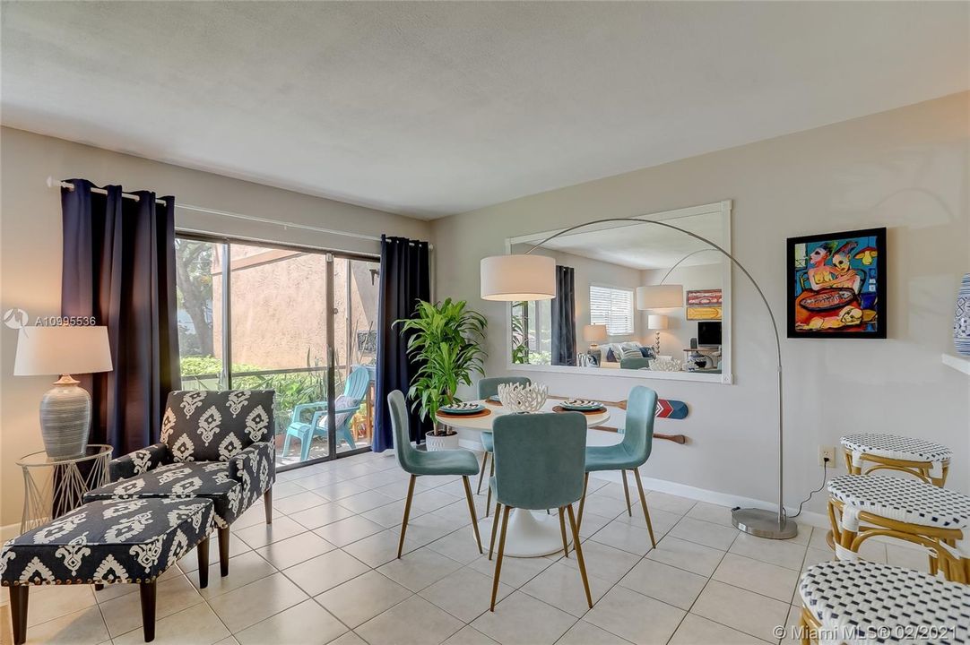 最近售出: $125,990 (1 贝兹, 1 浴室, 682 平方英尺)