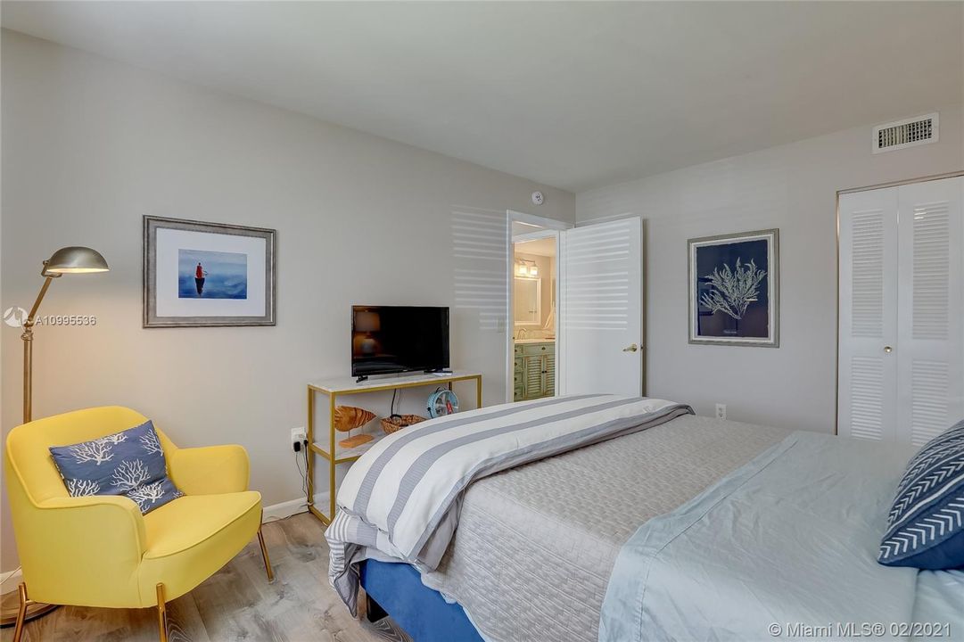 最近售出: $125,990 (1 贝兹, 1 浴室, 682 平方英尺)