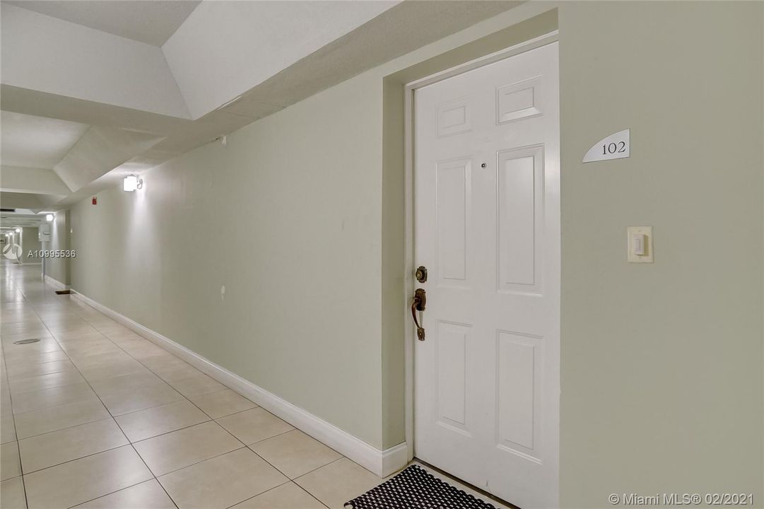 最近售出: $125,990 (1 贝兹, 1 浴室, 682 平方英尺)