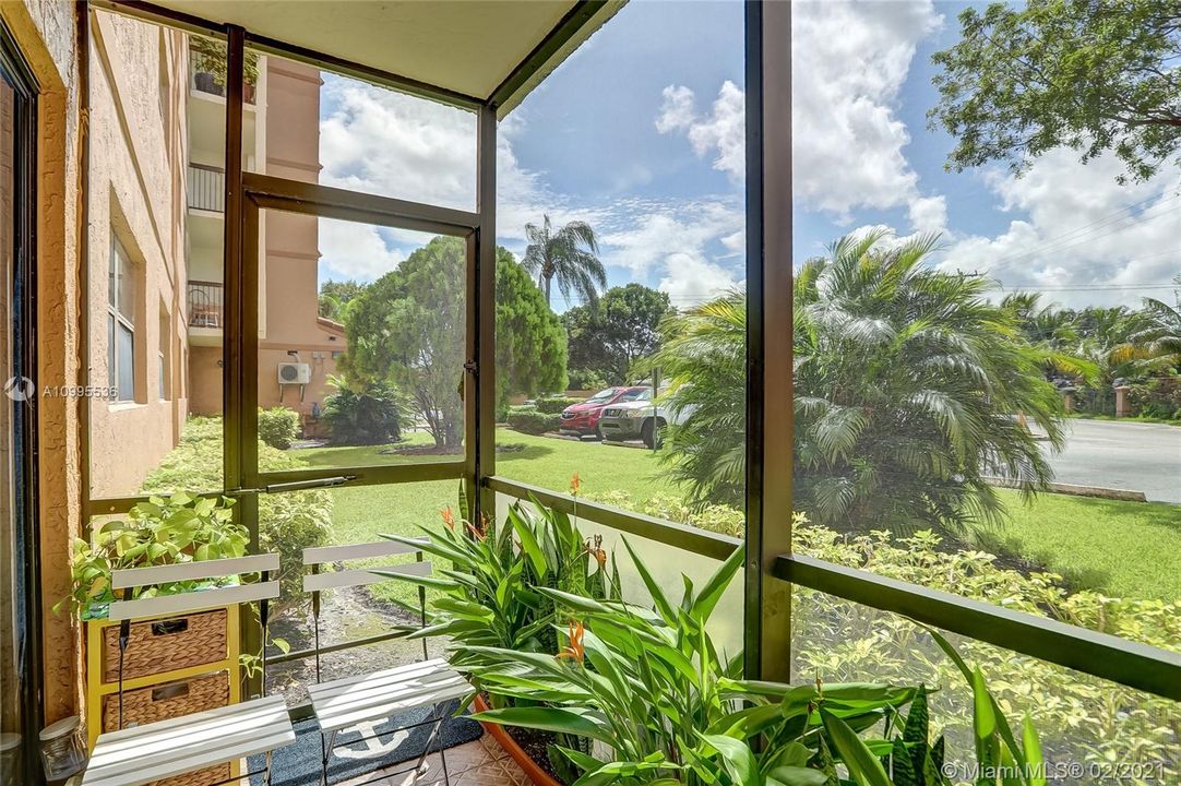 最近售出: $125,990 (1 贝兹, 1 浴室, 682 平方英尺)