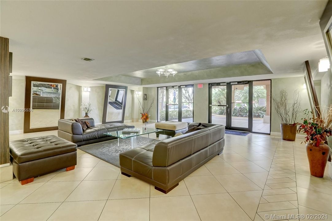 最近售出: $125,990 (1 贝兹, 1 浴室, 682 平方英尺)