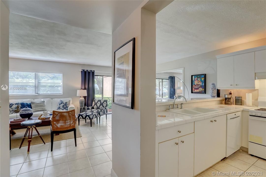 最近售出: $125,990 (1 贝兹, 1 浴室, 682 平方英尺)