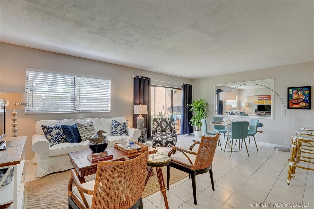 最近售出: $125,990 (1 贝兹, 1 浴室, 682 平方英尺)