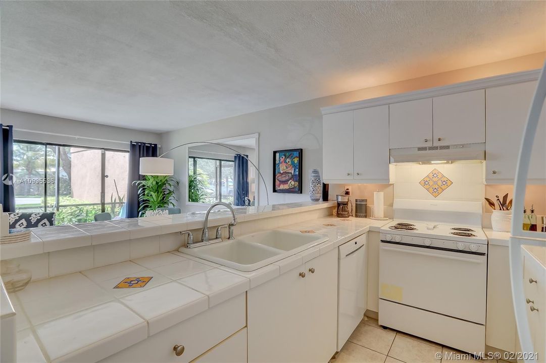 最近售出: $125,990 (1 贝兹, 1 浴室, 682 平方英尺)