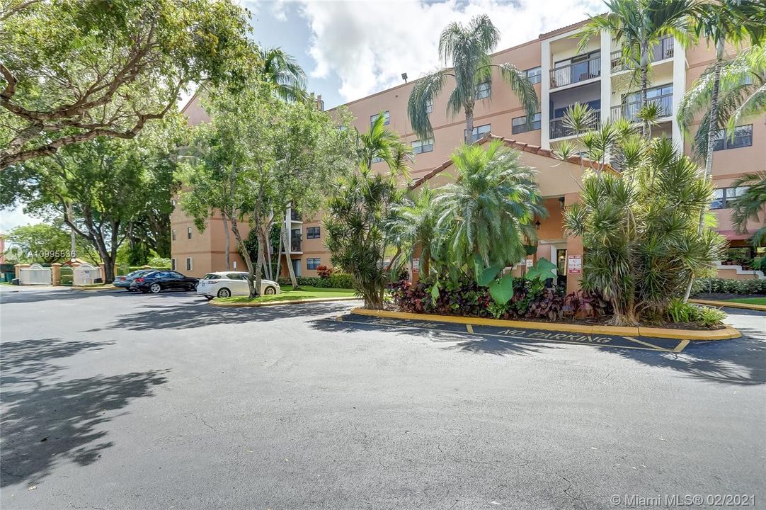 最近售出: $125,990 (1 贝兹, 1 浴室, 682 平方英尺)