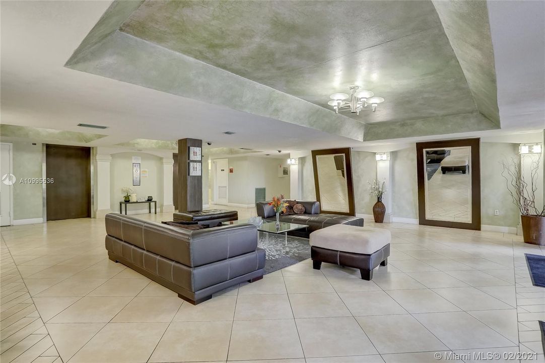 最近售出: $125,990 (1 贝兹, 1 浴室, 682 平方英尺)