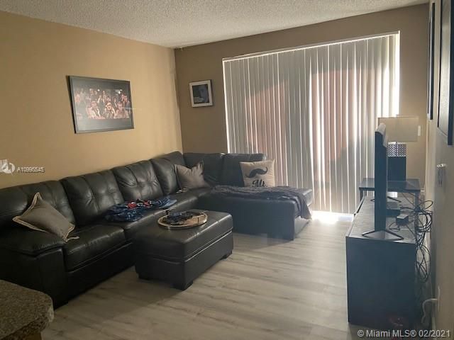 Recently Sold: $140,000 (1 beds, 1 baths, 691 Square Feet)