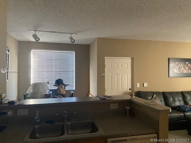 Recently Sold: $140,000 (1 beds, 1 baths, 691 Square Feet)