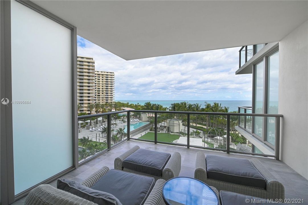 Recently Sold: $2,200,000 (1 beds, 2 baths, 1261 Square Feet)