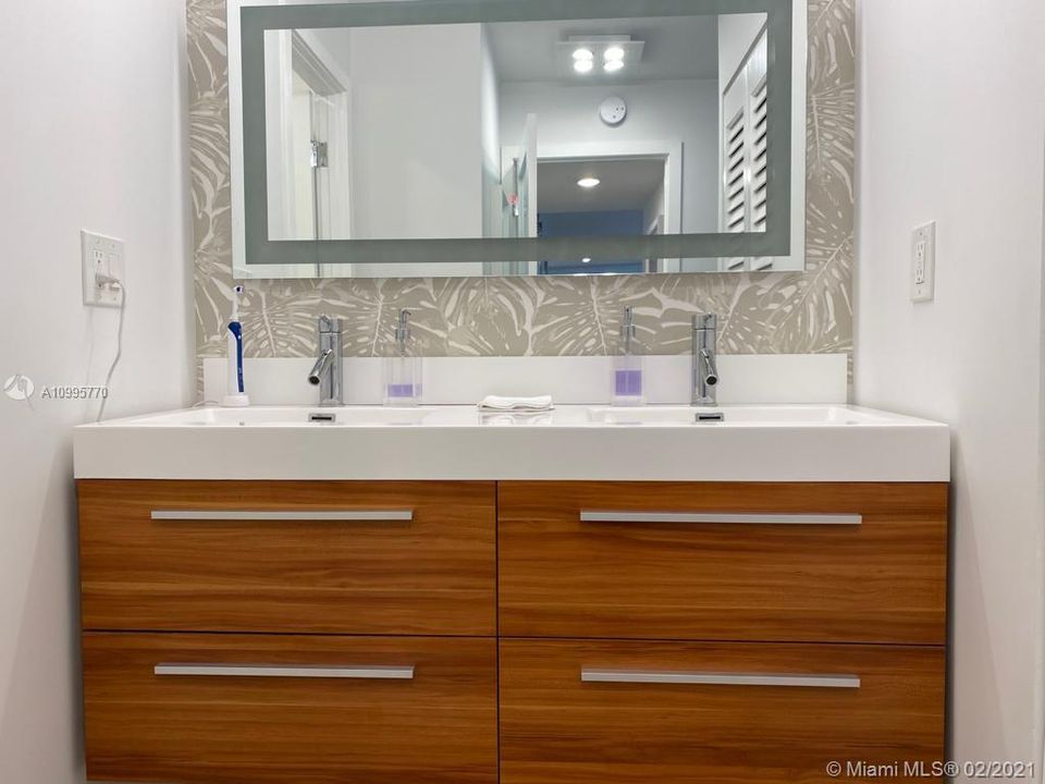 Recently Rented: $2,200 (1 beds, 2 baths, 1010 Square Feet)