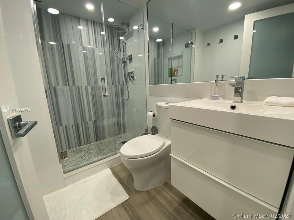 Recently Rented: $2,200 (1 beds, 2 baths, 1010 Square Feet)