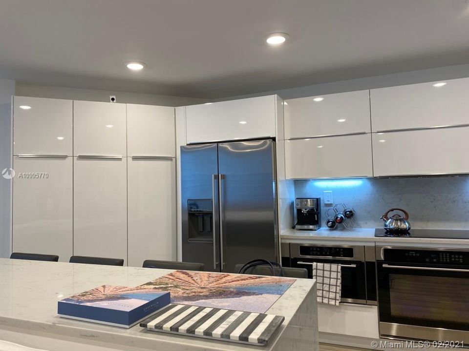 Recently Rented: $2,200 (1 beds, 2 baths, 1010 Square Feet)