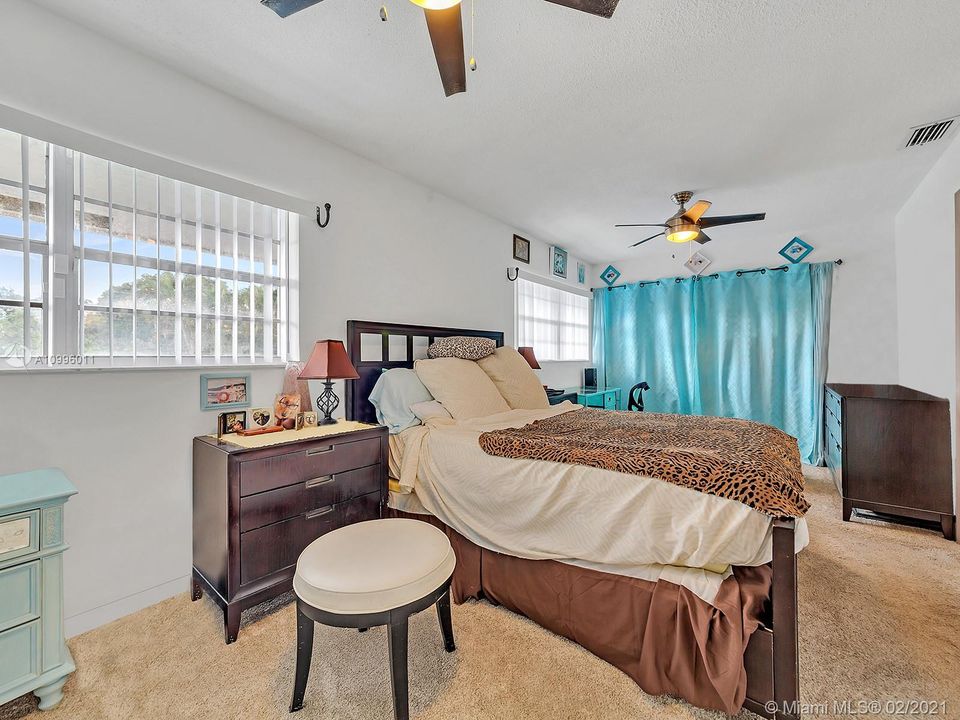 Vendido Recientemente: $269,900 (3 camas, 2 baños, 1500 Pies cuadrados)