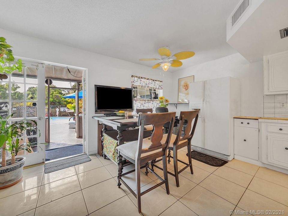 Vendido Recientemente: $269,900 (3 camas, 2 baños, 1500 Pies cuadrados)