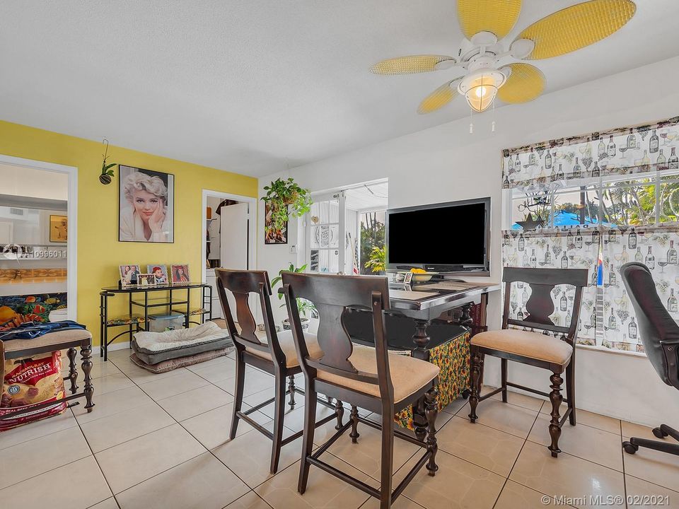 Vendido Recientemente: $269,900 (3 camas, 2 baños, 1500 Pies cuadrados)