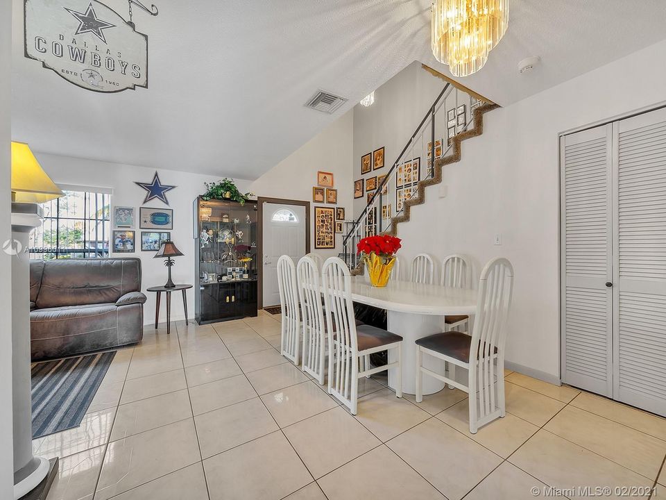 Vendido Recientemente: $269,900 (3 camas, 2 baños, 1500 Pies cuadrados)