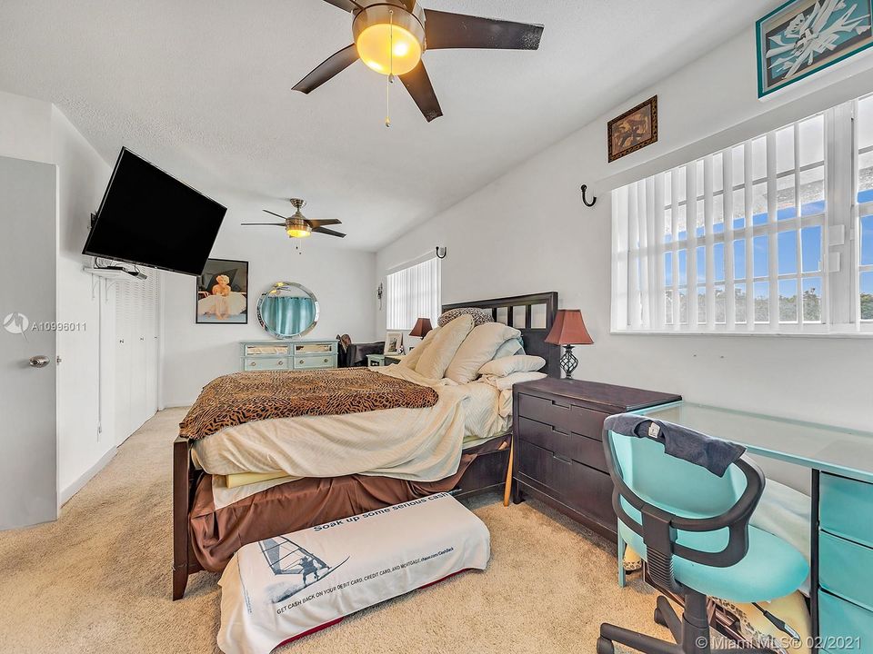 Vendido Recientemente: $269,900 (3 camas, 2 baños, 1500 Pies cuadrados)