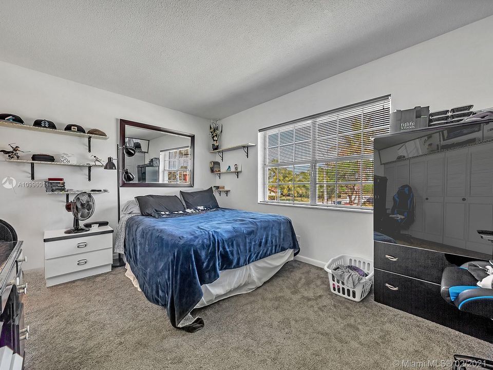 Vendido Recientemente: $269,900 (3 camas, 2 baños, 1500 Pies cuadrados)