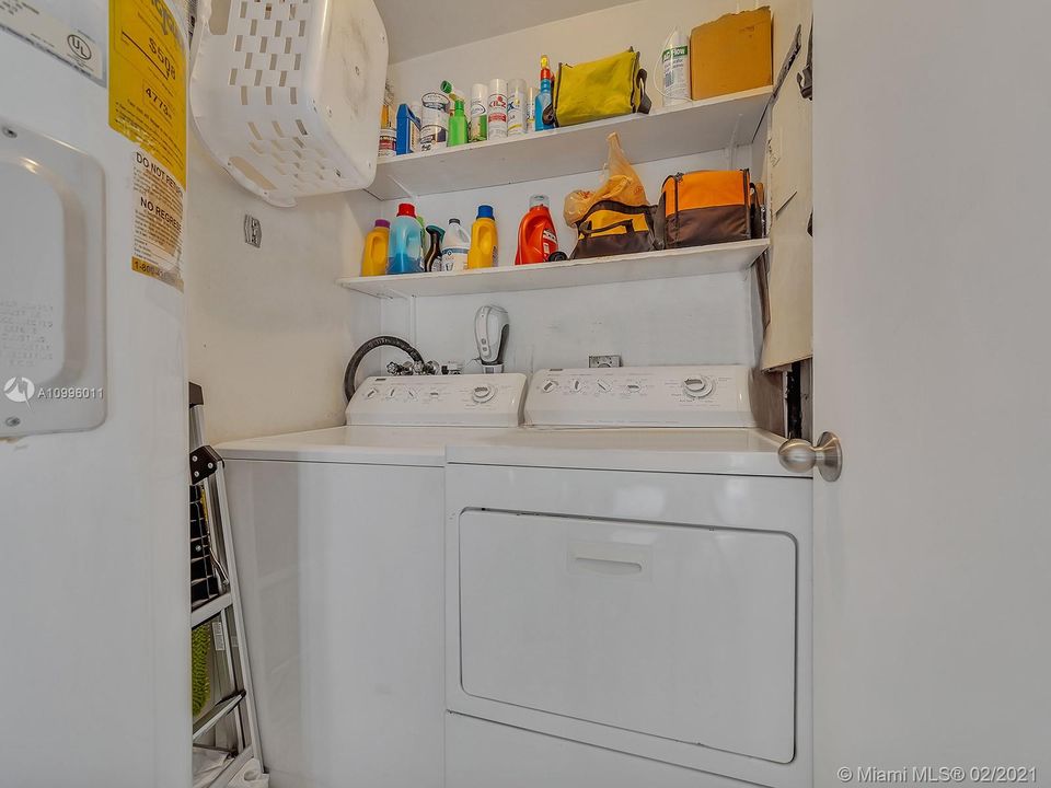 Vendido Recientemente: $269,900 (3 camas, 2 baños, 1500 Pies cuadrados)