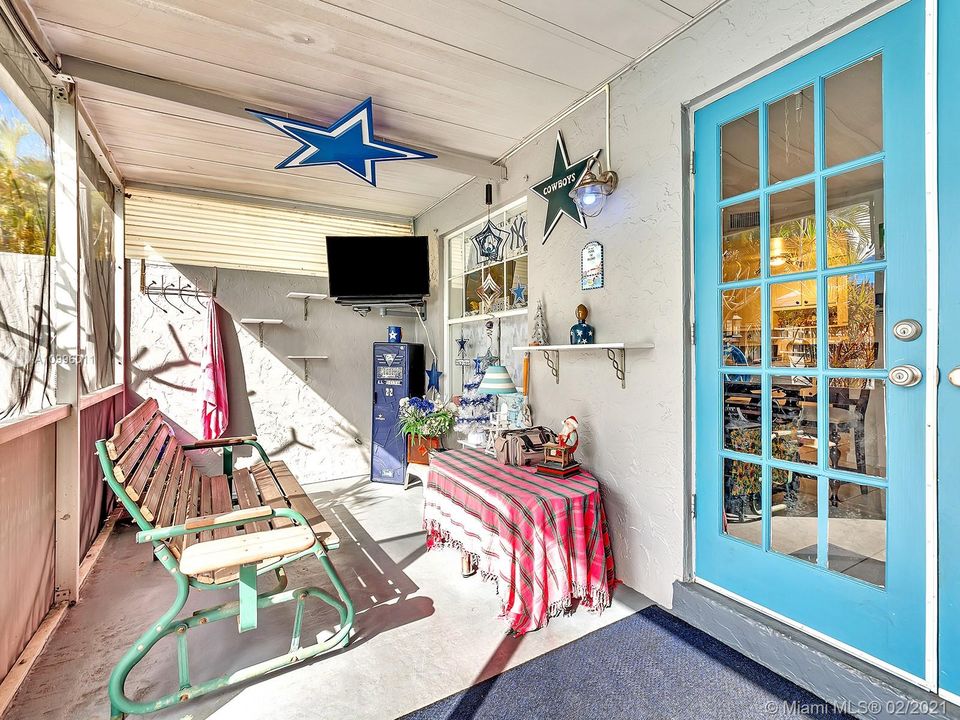 Vendido Recientemente: $269,900 (3 camas, 2 baños, 1500 Pies cuadrados)