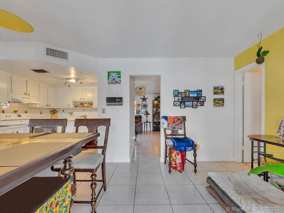 Vendido Recientemente: $269,900 (3 camas, 2 baños, 1500 Pies cuadrados)