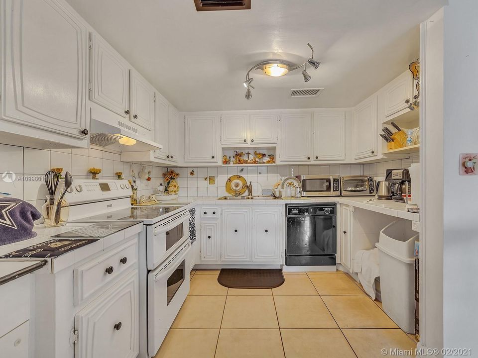 Vendido Recientemente: $269,900 (3 camas, 2 baños, 1500 Pies cuadrados)