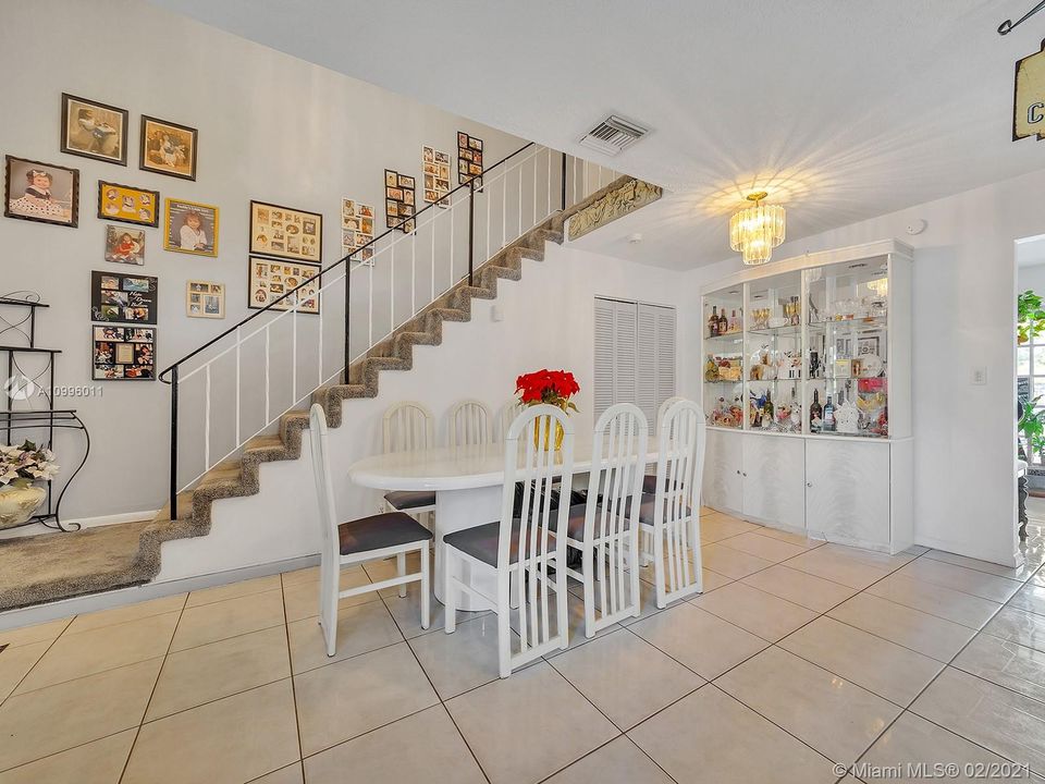 Vendido Recientemente: $269,900 (3 camas, 2 baños, 1500 Pies cuadrados)