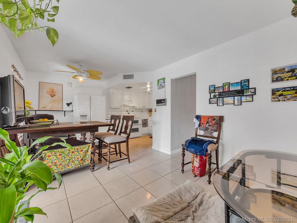 Vendido Recientemente: $269,900 (3 camas, 2 baños, 1500 Pies cuadrados)