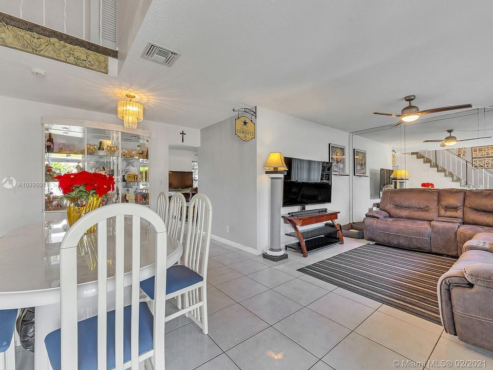 Vendido Recientemente: $269,900 (3 camas, 2 baños, 1500 Pies cuadrados)