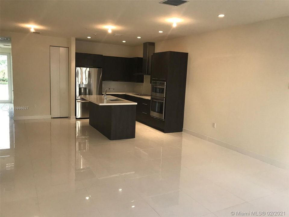 最近租的: $2,500 (3 贝兹, 2 浴室, 1360 平方英尺)