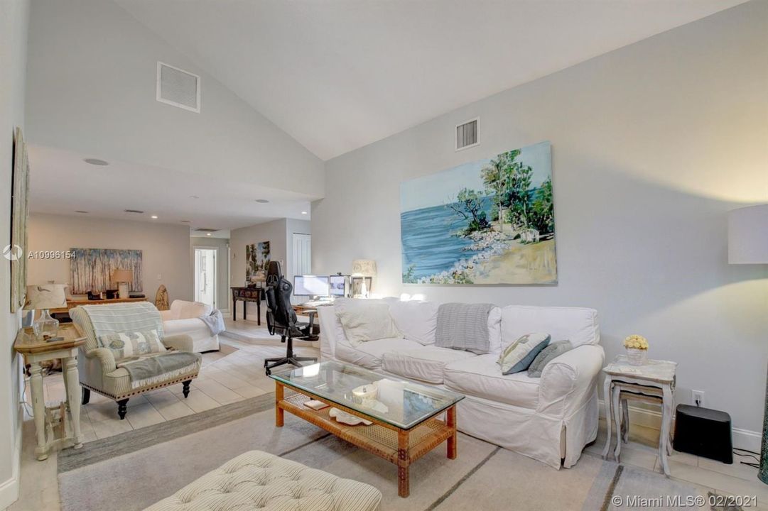 Recently Sold: $720,000 (3 beds, 2 baths, 1648 Square Feet)