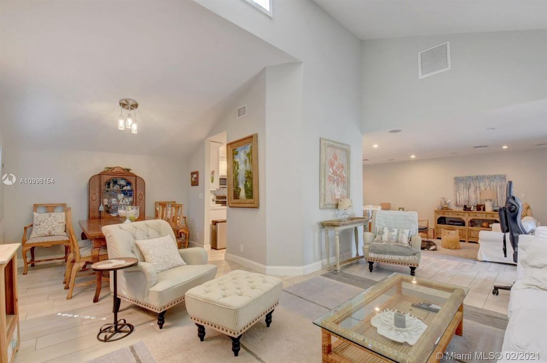 Recently Sold: $720,000 (3 beds, 2 baths, 1648 Square Feet)