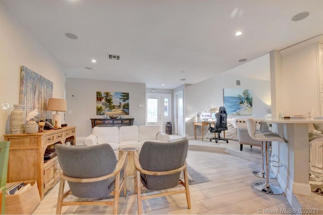 Recently Sold: $720,000 (3 beds, 2 baths, 1648 Square Feet)