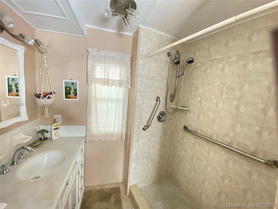 最近售出: $263,000 (2 贝兹, 2 浴室, 1452 平方英尺)