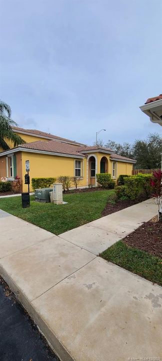 Recently Sold: $205,000 (3 beds, 2 baths, 1298 Square Feet)