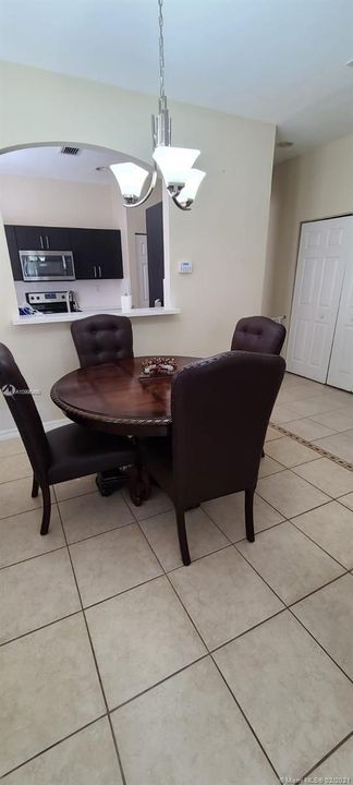 Recently Sold: $205,000 (3 beds, 2 baths, 1298 Square Feet)